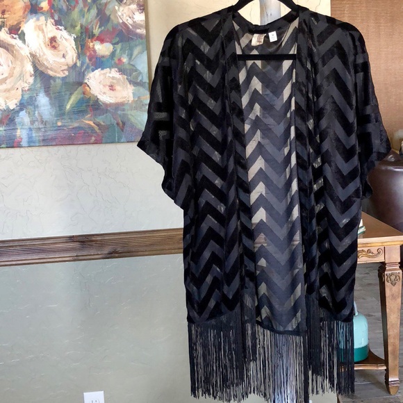 Tops - Black chevron kimono